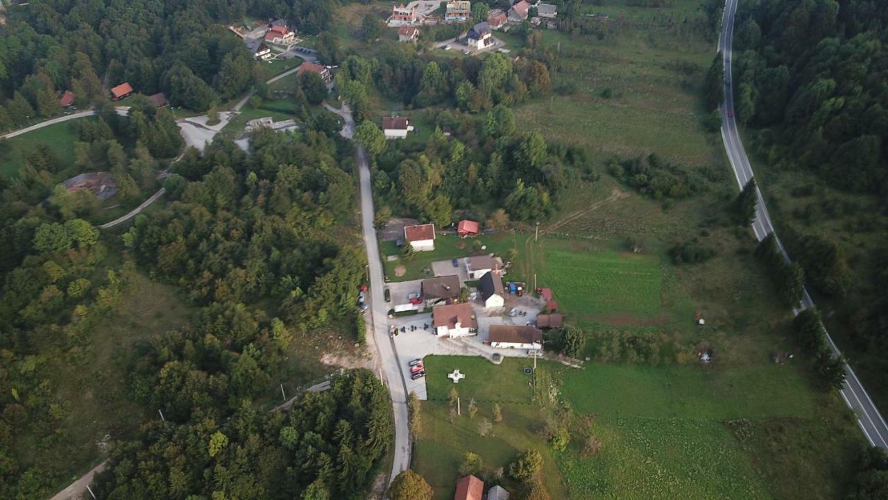 House Pox Hotel Plitvička Jezera Buitenkant foto